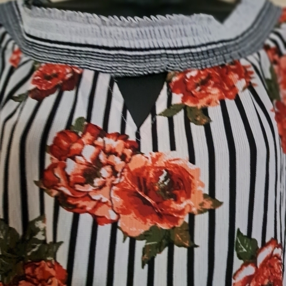 No boundaries off shoulder floral stiped blouse A-50 - Picture 2 of 4